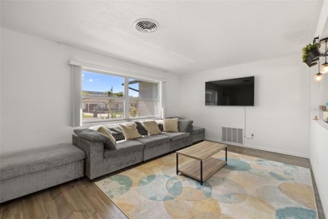 Casa en alquiler en Saint Petersburg, Florida, 3 dormitorios, 149.85 m2 № 1817453 - foto 4