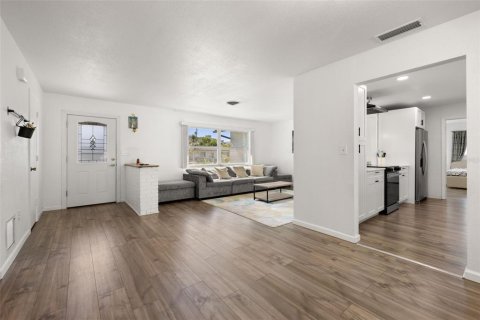 Casa en alquiler en Saint Petersburg, Florida, 3 dormitorios, 149.85 m2 № 1817453 - foto 6