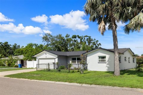 Casa en alquiler en Saint Petersburg, Florida, 3 dormitorios, 149.85 m2 № 1817453 - foto 2