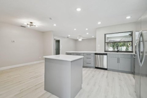 Casa en venta en Tampa, Florida, 3 dormitorios, 180.14 m2 № 1813469 - foto 7