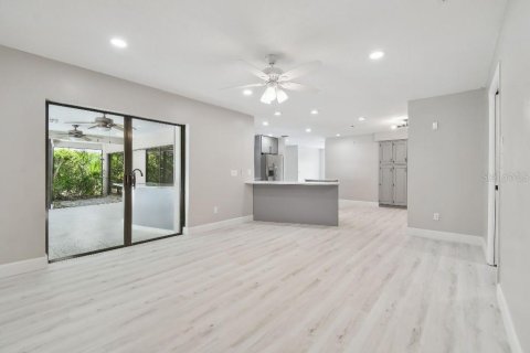 Casa en venta en Tampa, Florida, 3 dormitorios, 180.14 m2 № 1813469 - foto 11