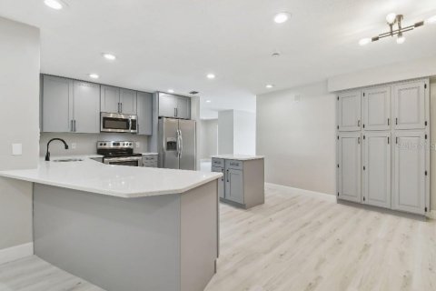 Casa en venta en Tampa, Florida, 3 dormitorios, 180.14 m2 № 1813469 - foto 10