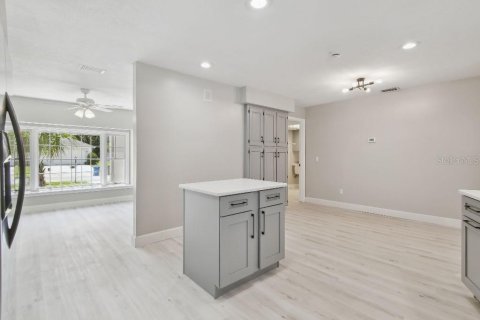 Casa en venta en Tampa, Florida, 3 dormitorios, 180.14 m2 № 1813469 - foto 8