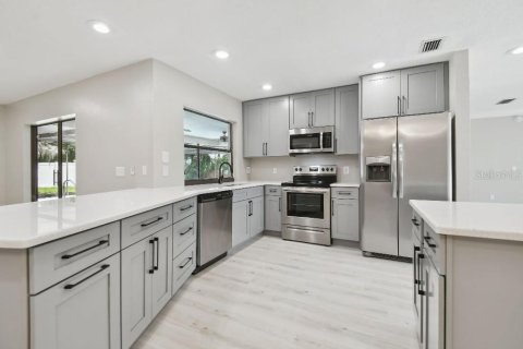 Casa en venta en Tampa, Florida, 3 dormitorios, 180.14 m2 № 1813469 - foto 4