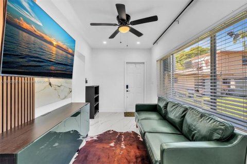 Villa ou maison à vendre à Miami, Floride: 4 chambres, 122.91 m2 № 2082346 - photo 23