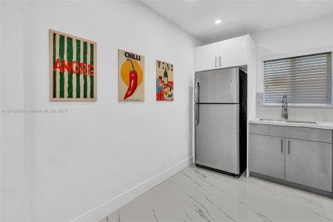 Villa ou maison à vendre à Miami, Floride: 4 chambres, 122.91 m2 № 2082346 - photo 13