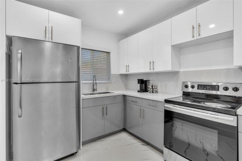 Villa ou maison à vendre à Miami, Floride: 4 chambres, 122.91 m2 № 2082346 - photo 15