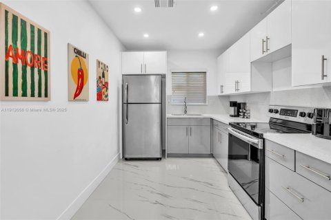 Villa ou maison à vendre à Miami, Floride: 4 chambres, 122.91 m2 № 2082346 - photo 12