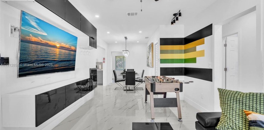 Villa ou maison à Miami, Floride 4 chambres, 122.91 m2 № 2082346