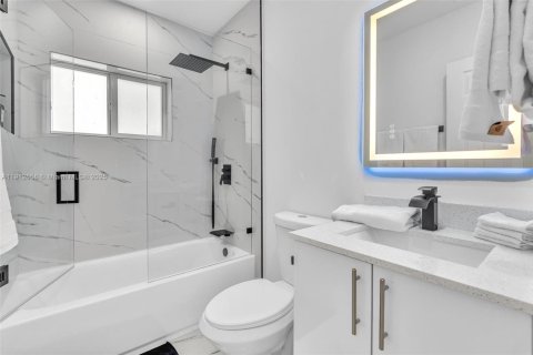 Villa ou maison à vendre à Miami, Floride: 4 chambres, 122.91 m2 № 2082346 - photo 30