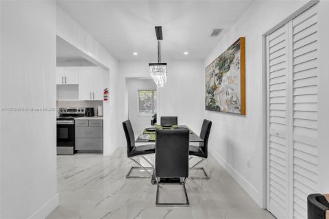 Villa ou maison à vendre à Miami, Floride: 4 chambres, 122.91 m2 № 2082346 - photo 8