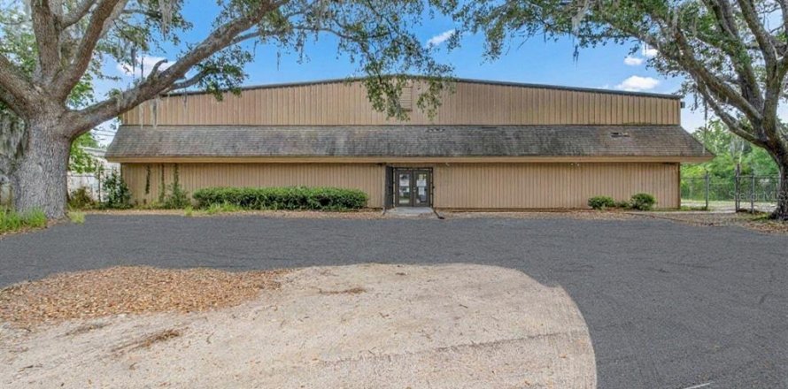 Commercial property in Ocala, Florida № 2218615
