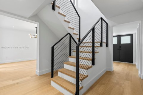 House in Coral Gables, Florida 4 bedrooms, 229 sq.m. № 1890686 - photo 27