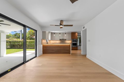House in Coral Gables, Florida 4 bedrooms, 229 sq.m. № 1890686 - photo 15