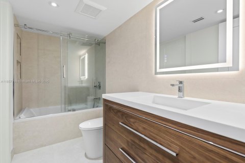 House in Coral Gables, Florida 4 bedrooms, 229 sq.m. № 1890686 - photo 25