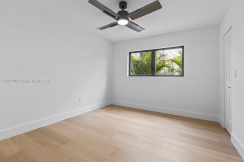 House in Coral Gables, Florida 4 bedrooms, 229 sq.m. № 1890686 - photo 22