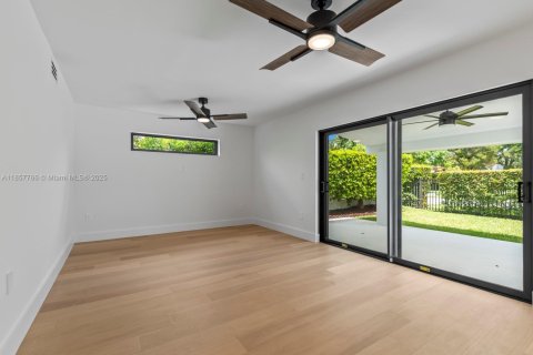 House in Coral Gables, Florida 4 bedrooms, 229 sq.m. № 1890686 - photo 17