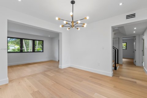 House in Coral Gables, Florida 4 bedrooms, 229 sq.m. № 1890686 - photo 14