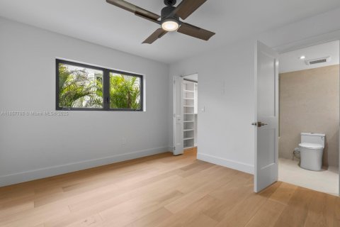 House in Coral Gables, Florida 4 bedrooms, 229 sq.m. № 1890686 - photo 23