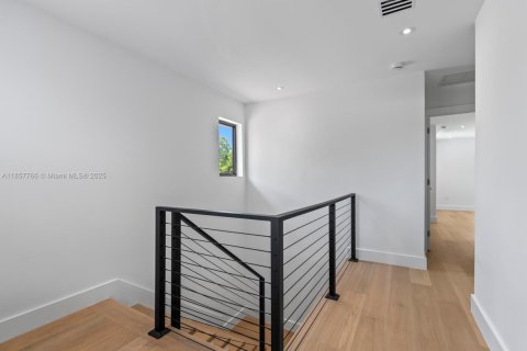House in Coral Gables, Florida 4 bedrooms, 229 sq.m. № 1890686 - photo 29