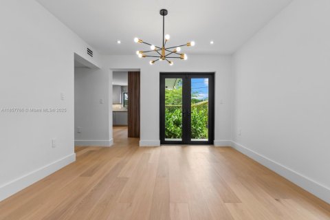 House in Coral Gables, Florida 4 bedrooms, 229 sq.m. № 1890686 - photo 13