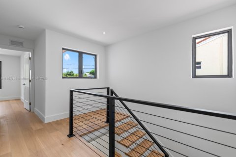 House in Coral Gables, Florida 4 bedrooms, 229 sq.m. № 1890686 - photo 28