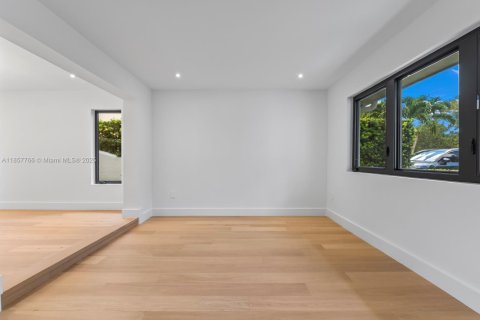 House in Coral Gables, Florida 4 bedrooms, 229 sq.m. № 1890686 - photo 10