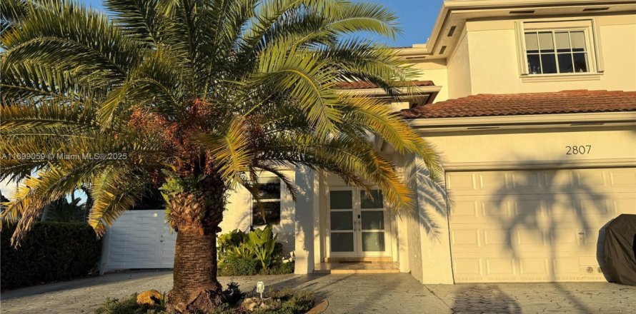 Casa en Miami, Florida 3 dormitorios, 209.4 m2 № 1951049