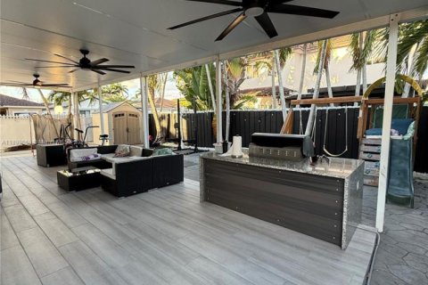 Casa en alquiler en Miami, Florida, 3 dormitorios, 209.4 m2 № 1951049 - foto 28