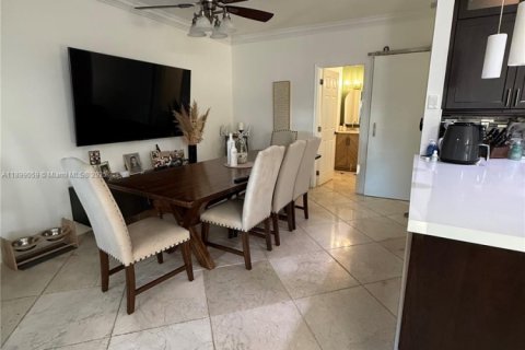 Casa en alquiler en Miami, Florida, 3 dormitorios, 209.4 m2 № 1951049 - foto 10