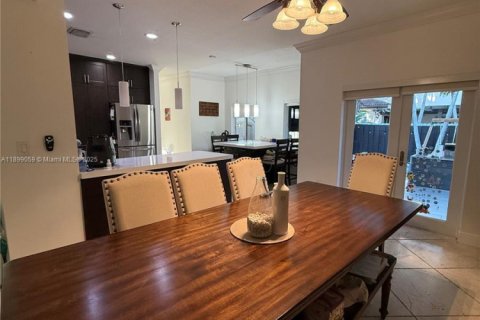 Casa en alquiler en Miami, Florida, 3 dormitorios, 209.4 m2 № 1951049 - foto 9