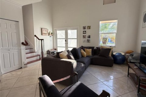 Casa en alquiler en Miami, Florida, 3 dormitorios, 209.4 m2 № 1951049 - foto 5