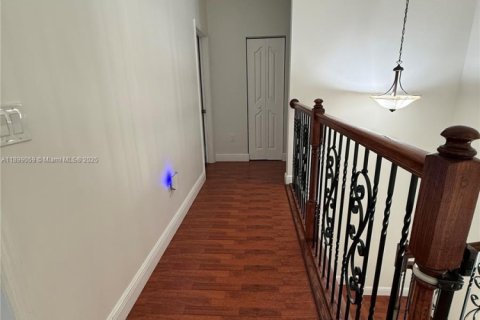 Casa en alquiler en Miami, Florida, 3 dormitorios, 209.4 m2 № 1951049 - foto 14