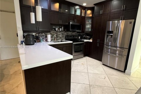 Casa en alquiler en Miami, Florida, 3 dormitorios, 209.4 m2 № 1951049 - foto 8