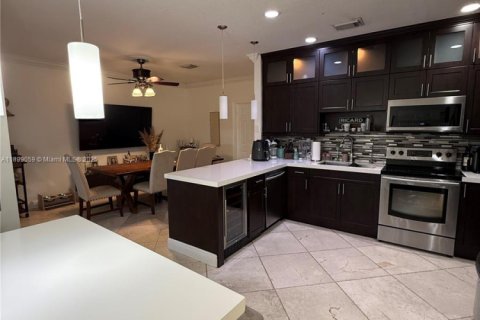 Casa en alquiler en Miami, Florida, 3 dormitorios, 209.4 m2 № 1951049 - foto 7