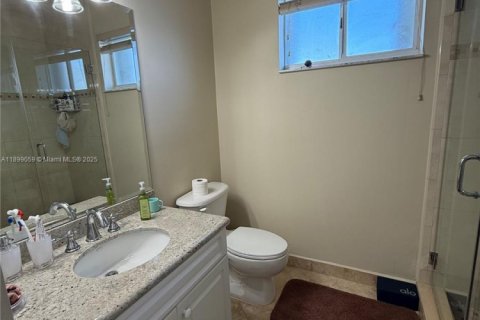 Casa en alquiler en Miami, Florida, 3 dormitorios, 209.4 m2 № 1951049 - foto 24