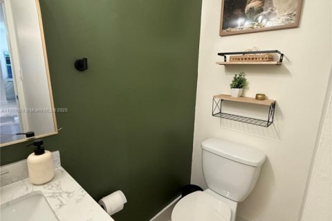 Casa en alquiler en Miami, Florida, 3 dormitorios, 209.4 m2 № 1951049 - foto 12