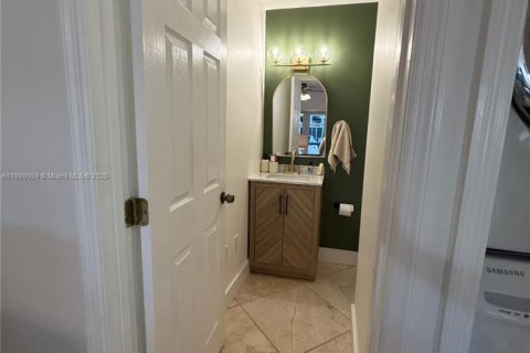 Casa en alquiler en Miami, Florida, 3 dormitorios, 209.4 m2 № 1951049 - foto 11