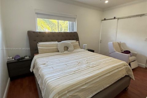 Casa en alquiler en Miami, Florida, 3 dormitorios, 209.4 m2 № 1951049 - foto 16