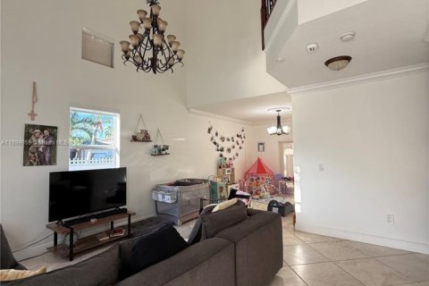 Casa en alquiler en Miami, Florida, 3 dormitorios, 209.4 m2 № 1951049 - foto 4