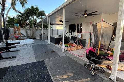 Casa en alquiler en Miami, Florida, 3 dormitorios, 209.4 m2 № 1951049 - foto 29