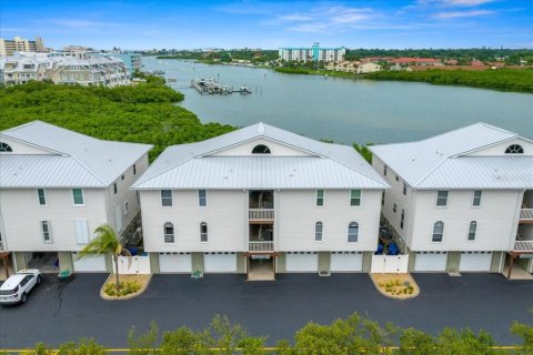 Condominio en Indian Shores, Florida, 2 dormitorios № 2107984
