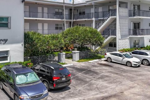 Condominio en venta en Hollywood, Florida, 1 dormitorio, 68.56 m2 № 2321850 - foto 25