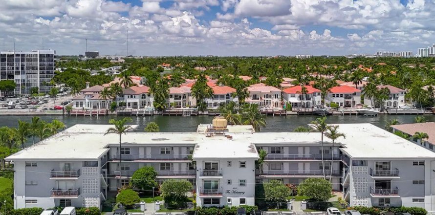 Condominio en Hollywood, Florida, 1 dormitorio  № 2321850