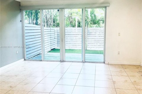 Townhouse in Fort Lauderdale, Florida 3 bedrooms, 177.81 sq.m. № 2074883 - photo 4