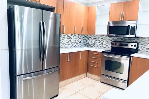 Townhouse in Fort Lauderdale, Florida 3 bedrooms, 177.81 sq.m. № 2074883 - photo 16