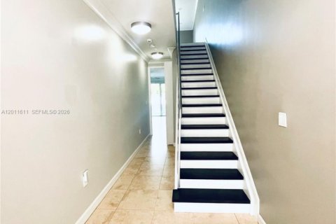 Townhouse in Fort Lauderdale, Florida 3 bedrooms, 177.81 sq.m. № 2074883 - photo 3