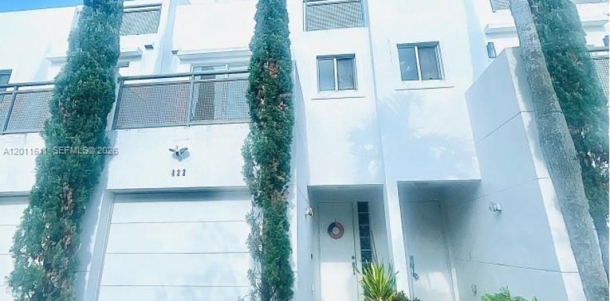 Townhouse in Fort Lauderdale, Florida 3 bedrooms, 177.81 sq.m. № 2074883