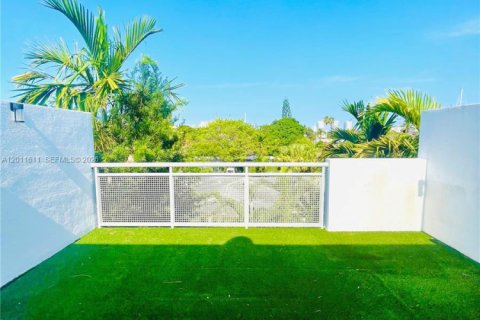 Townhouse in Fort Lauderdale, Florida 3 bedrooms, 177.81 sq.m. № 2074883 - photo 26