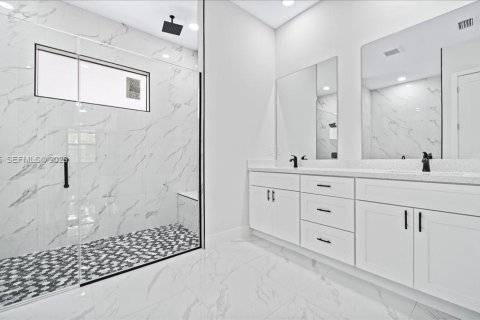 Casa en venta en Cape Coral, Florida, 4 dormitorios, 170.2 m2 № 2033373 - foto 18